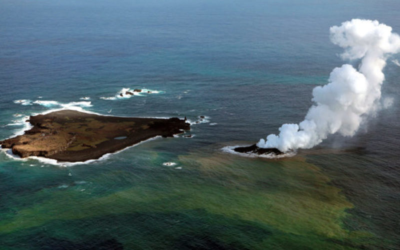 東京都の小笠原諸島で海底火山が噴火して以来主要面積が10倍に拡大