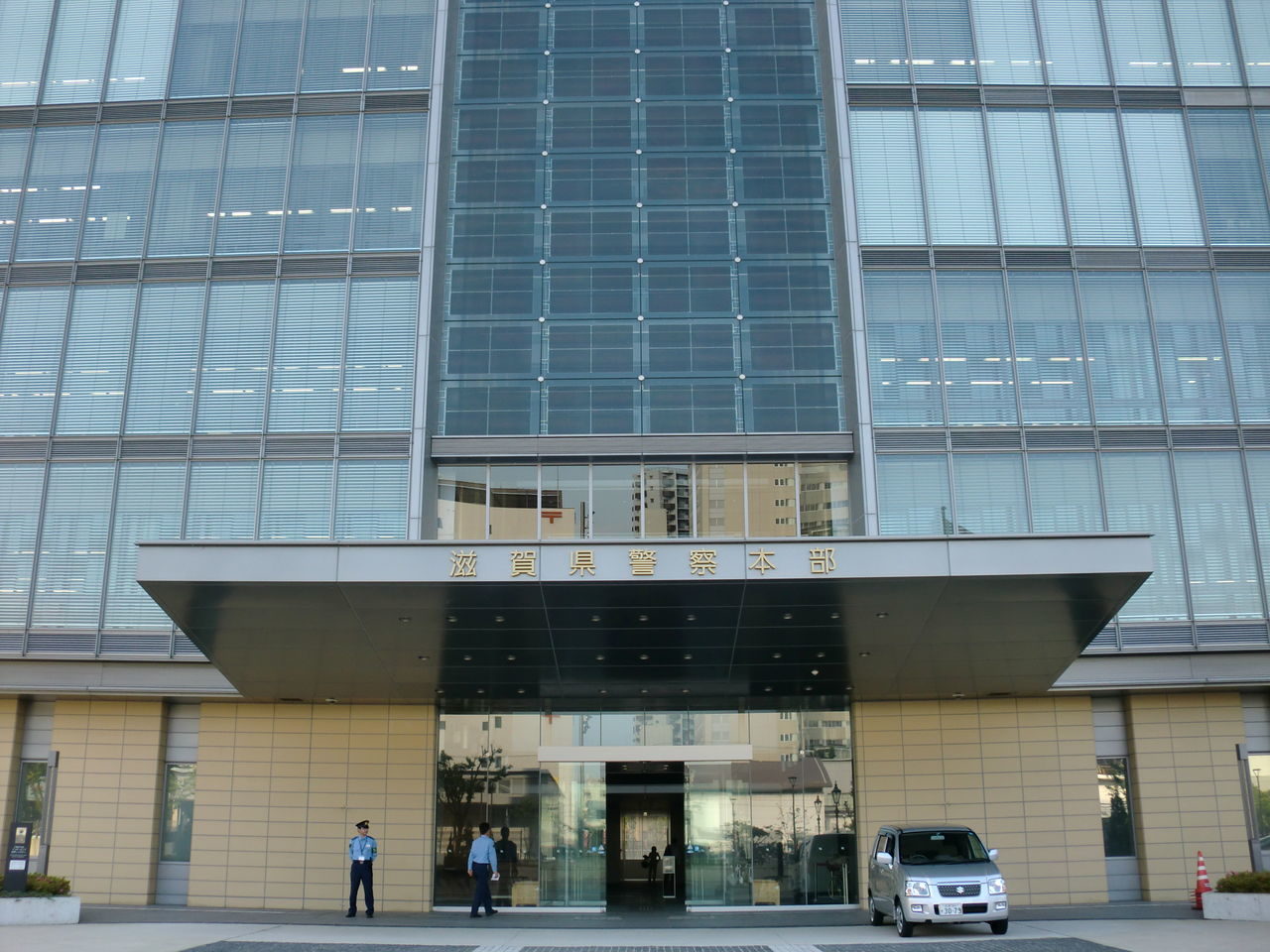 知人の首を絞めて財布を奪おとした元滋賀県警の彦根署長を逮捕