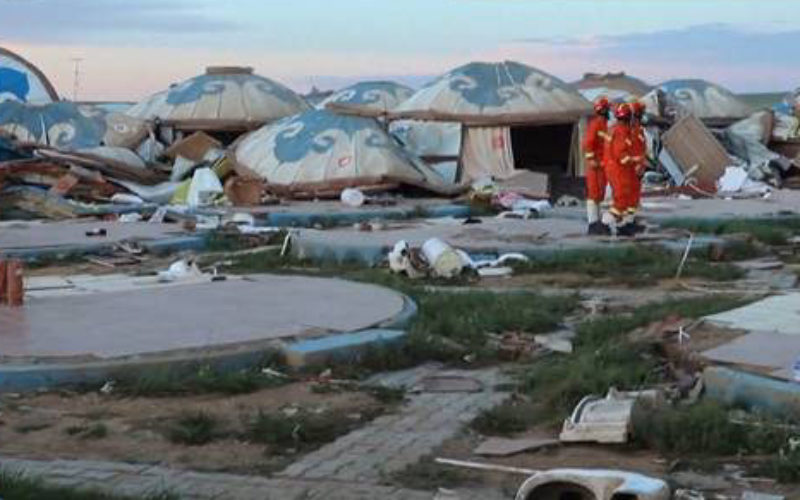 中国のモンゴル自治区で巨大な竜巻が発生して数十人が負傷2