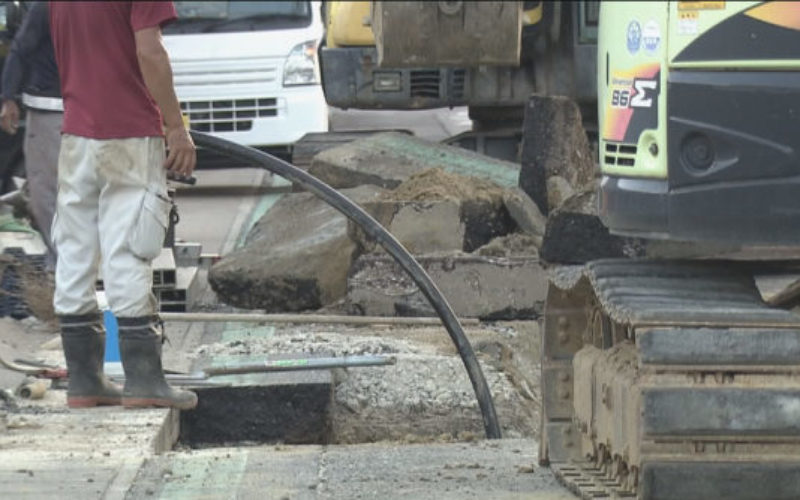 碧南市の下水道工事で掘られた穴が崩れ作業員が意識不明の重体