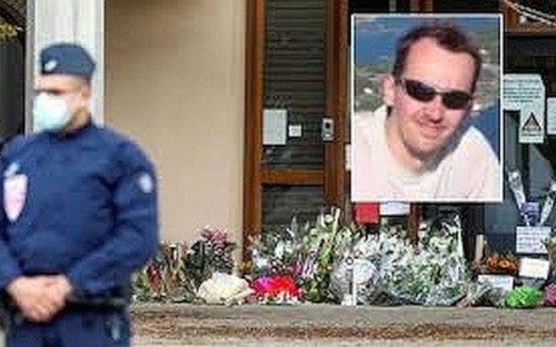 パリでイスラム教の風刺画を生徒に見せたことで殺害された教師