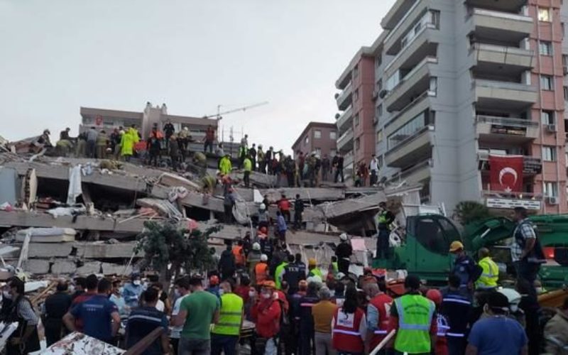 トルコ西部の地域で発生したマグネチュード7.0の巨大地震
