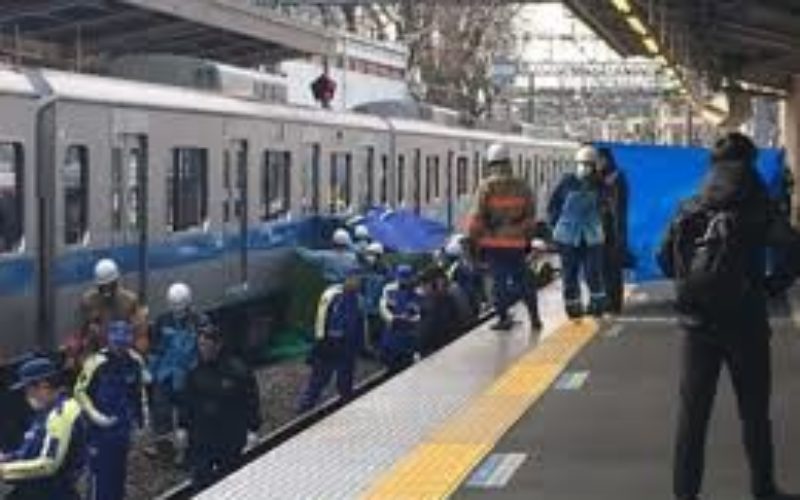 東京都町田市の小田急線玉川学園前駅で二人の女性が飛び込み自殺