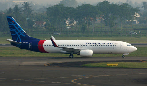 ジャカルタの国際空港で航空機が離陸後に原因が不明で墜落