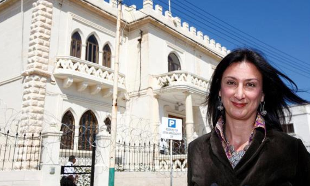 地中海の島国マルタで女性記者が車に仕掛けられた爆弾で爆死
