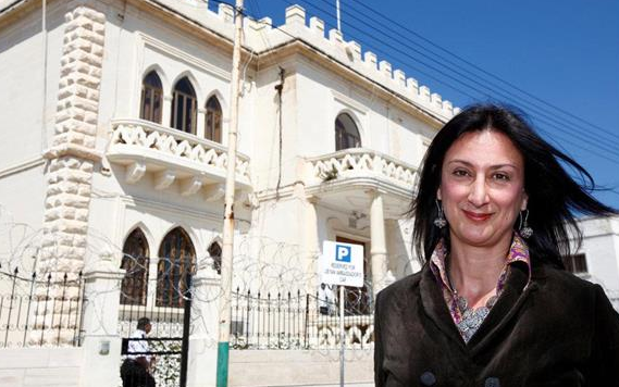 地中海の島国マルタで女性記者が車に仕掛けられた爆弾で爆死