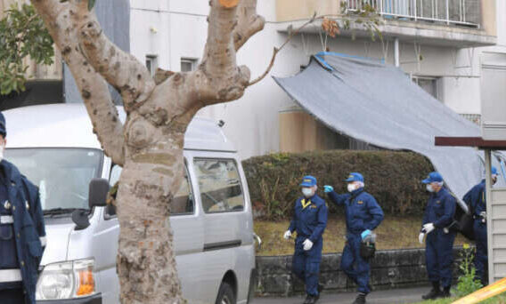 福岡県の県営住宅に住む3人の子供が死亡し父親が飛び降り自殺
