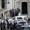フランスの首都パリ郊外で女性警察官が男に刺されて死亡
