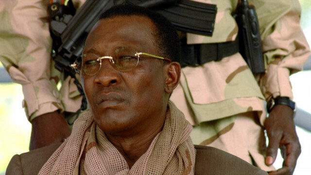 中央アフリカのチャド大統領が交戦地帯を視察中に負傷し死亡