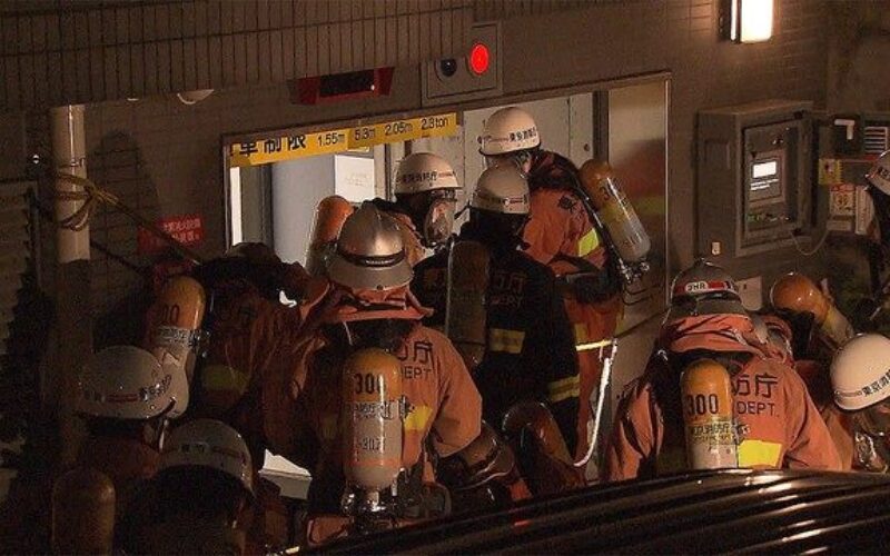 新宿区の地下駐車場で消火設備が作動し作業員の4人が死亡