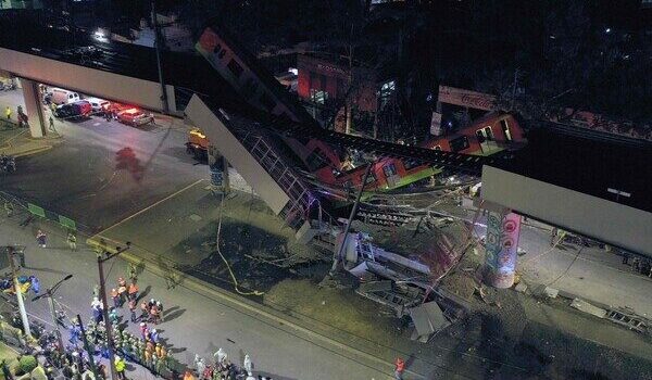 メキシコで高架橋を通過中の列車が崩落し20人が死亡して70人が重軽傷
