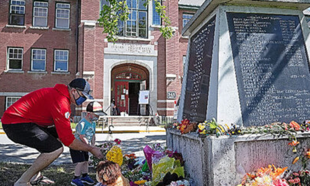カナダで先住民寄宿学校のあった跡地に数百人の子供が埋められた遺体