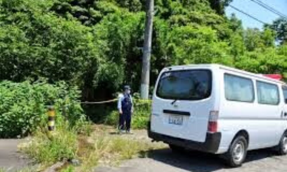 茨城県取手市稲の道路上に布団で包まれた男性の遺体