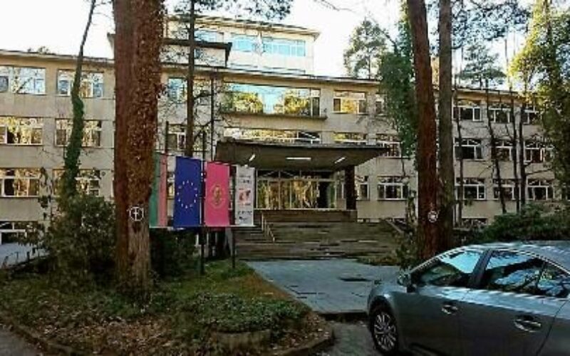ブルガリアに渡航して生体腎移植の手術を受けた男性二人が死亡