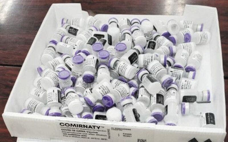 医療機関で冷蔵庫に保管されたワクチンが廃棄処分