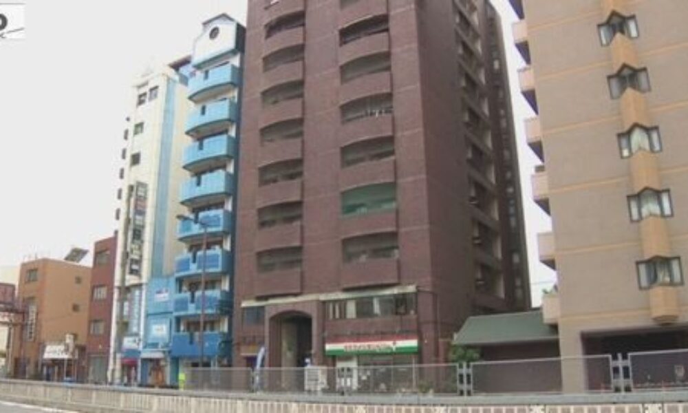 大阪市西成区にあるマンションで女性が知人に刺されて重傷