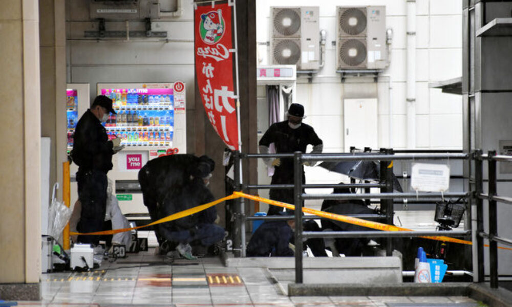 広島県呉市の大型商業施設内にある駐輪場で女性が男に刺されて死亡