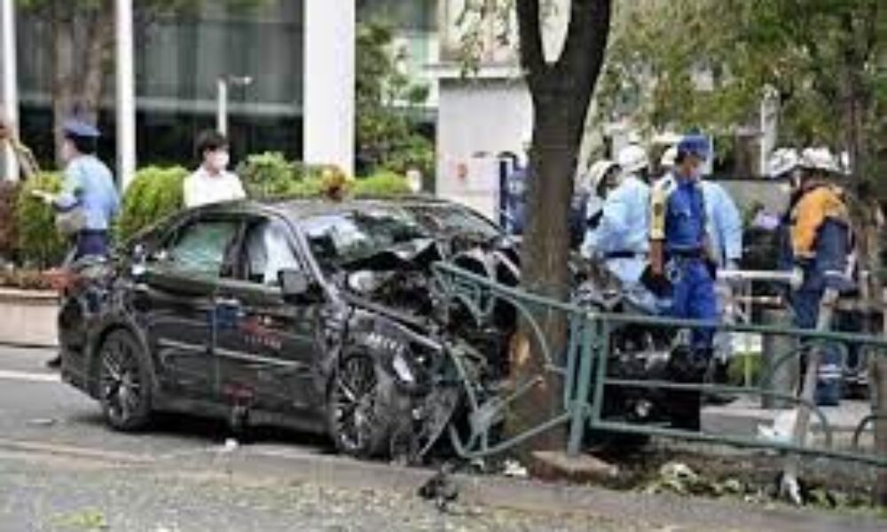 東京都千代田区にある都道で暴走したタクシーが複数人を跳ねた人身事故