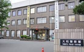 神奈川県警に勤める2人の警部補が遺体の搬送を巡った贈賄と受託収賄