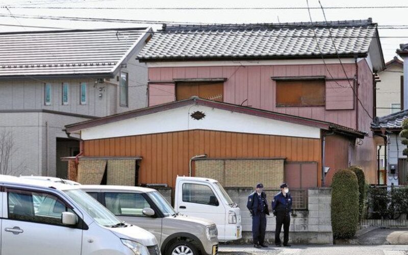 埼玉県本庄市にある自宅の床下に穴を掘り子供の遺体を埋めた親と同居人