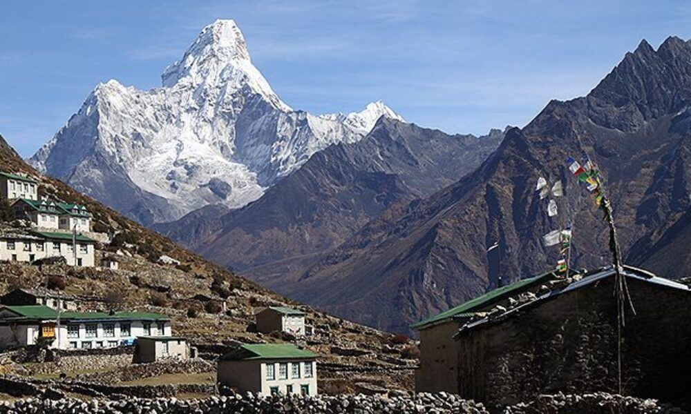 ネパールで乗員乗客の22人を乗せた旅客機がヒマラヤ山麓で消息を絶つ