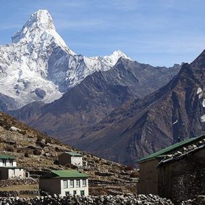 ネパールで乗員乗客の22人を乗せた旅客機がヒマラヤ山麓で消息を絶つ