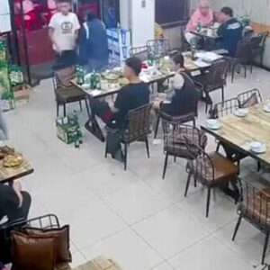 中国のレストランで男に声をかけられ跳ね除けた女性が集団暴行を受けて重傷
