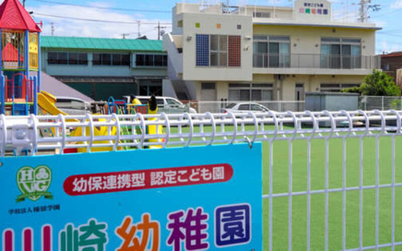 静岡県牧之原市にある幼稚園バスに乗っていた3歳の女児が車内に取り残され死亡