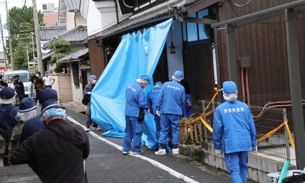名阪国道でタンクローリーに衝突した事故調査で住宅内から男女の刺殺遺体