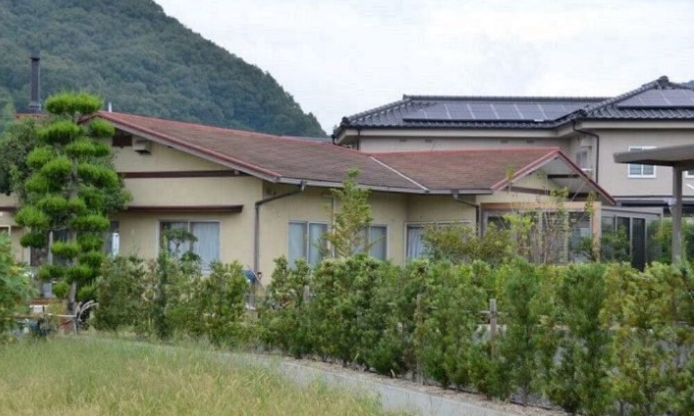 岡山県井原市にる住宅の室内で2人の女性が鈍器で殴られ撲殺されていた遺体