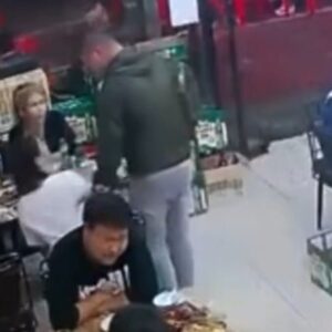 中国の飲食店で男にナンパされた女性客が誘いを断った腹いせに集団暴行