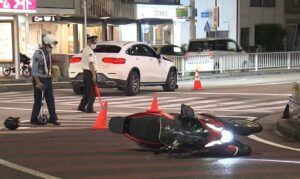 愛媛県西条市でトラックとバイクが衝突し名古屋市では乗用車とバイクが衝突