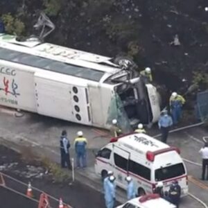 静岡県にあるふじあざみラインでツアーバスが横転し死者と重軽傷者が多数