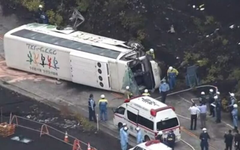 静岡県にあるふじあざみラインでツアーバスが横転し死者と重軽傷者が多数