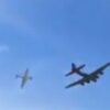 テキサス州ダラスで行なわれた航空ショーで軍用機が空中で接触し墜落