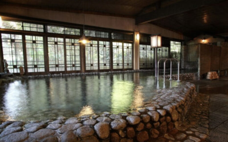 老舗旅館で湯の取り替えを実施しなかった影響から細菌が基準値の3700倍検出