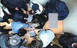 警視庁がネパール人の男性を逮捕し戒具を使い死亡させていった犯罪行為