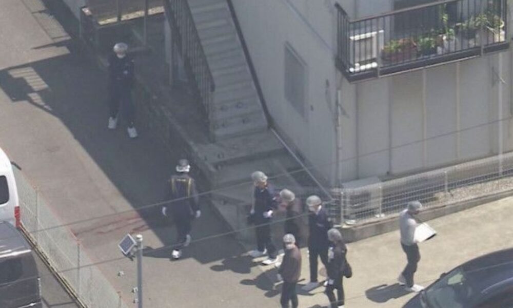 三重県鈴鹿市にあるアパートの階段口で血を流し倒れていた女性の殺害された遺体