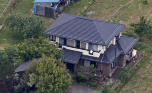 長野県中野市でサバイバルナイフと猟銃を持ち付近の住人と警官を殺害した容疑者を逮捕