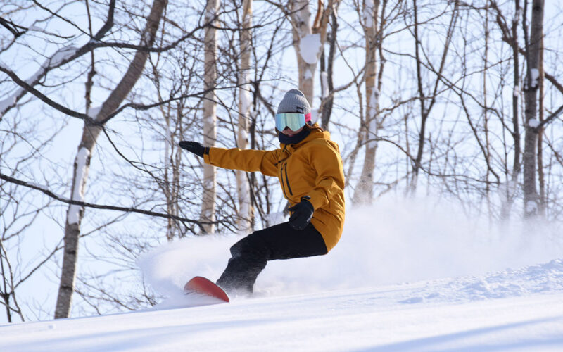 北海道余市郡赤井村のスキー場でスノーボードを足につけて死亡していた女性の遺体