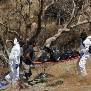 メキシコの西武グアダラハラにある郊外の渓谷で解体されて詰められた45袋の遺体